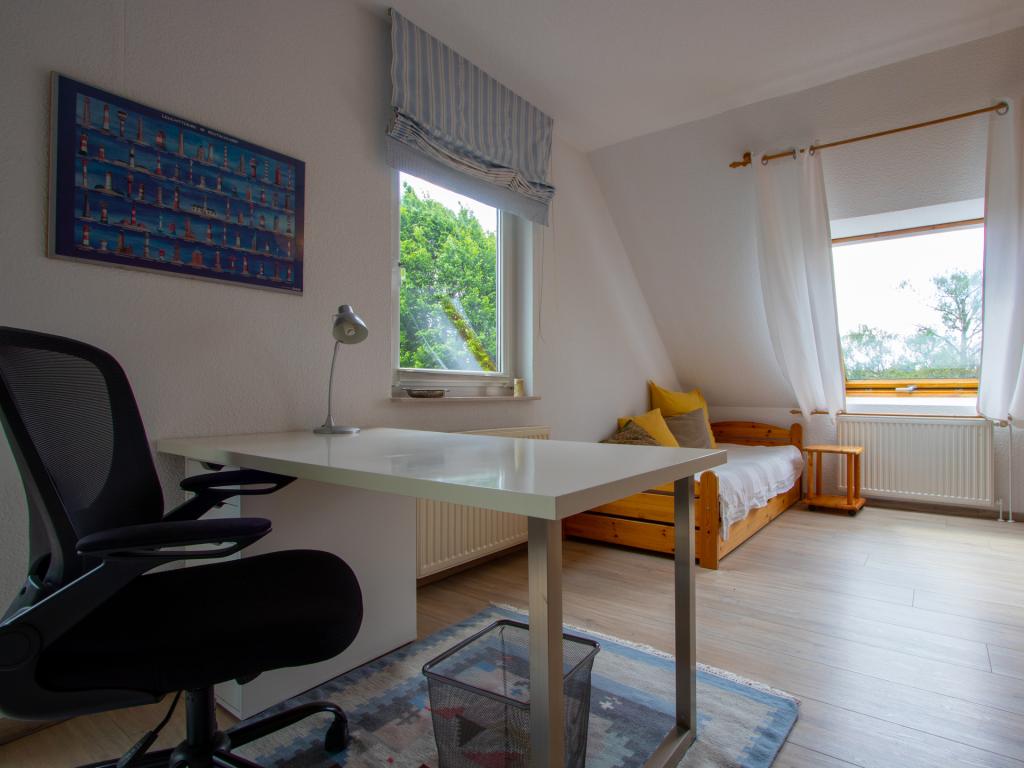 Möbliertes Apartment mit großem Südbalkon und weitem Blick - Photo 1