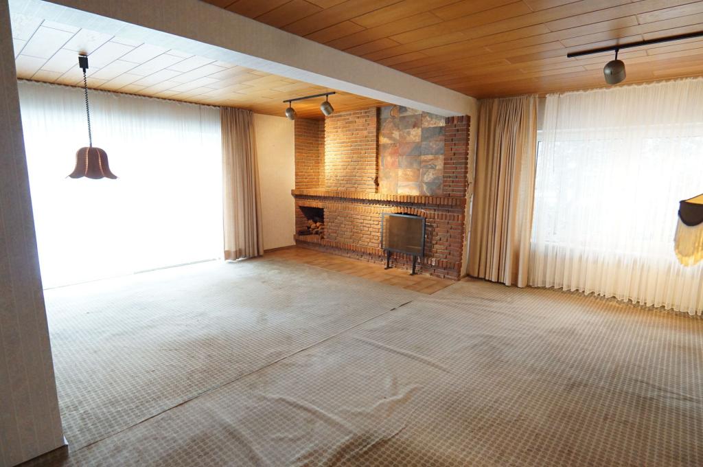 EG_Wohnzimmer mit Kaminofen.jpg