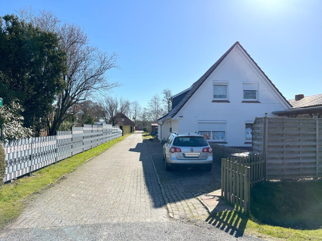 Ansicht Haus und Zufahrt.jpg