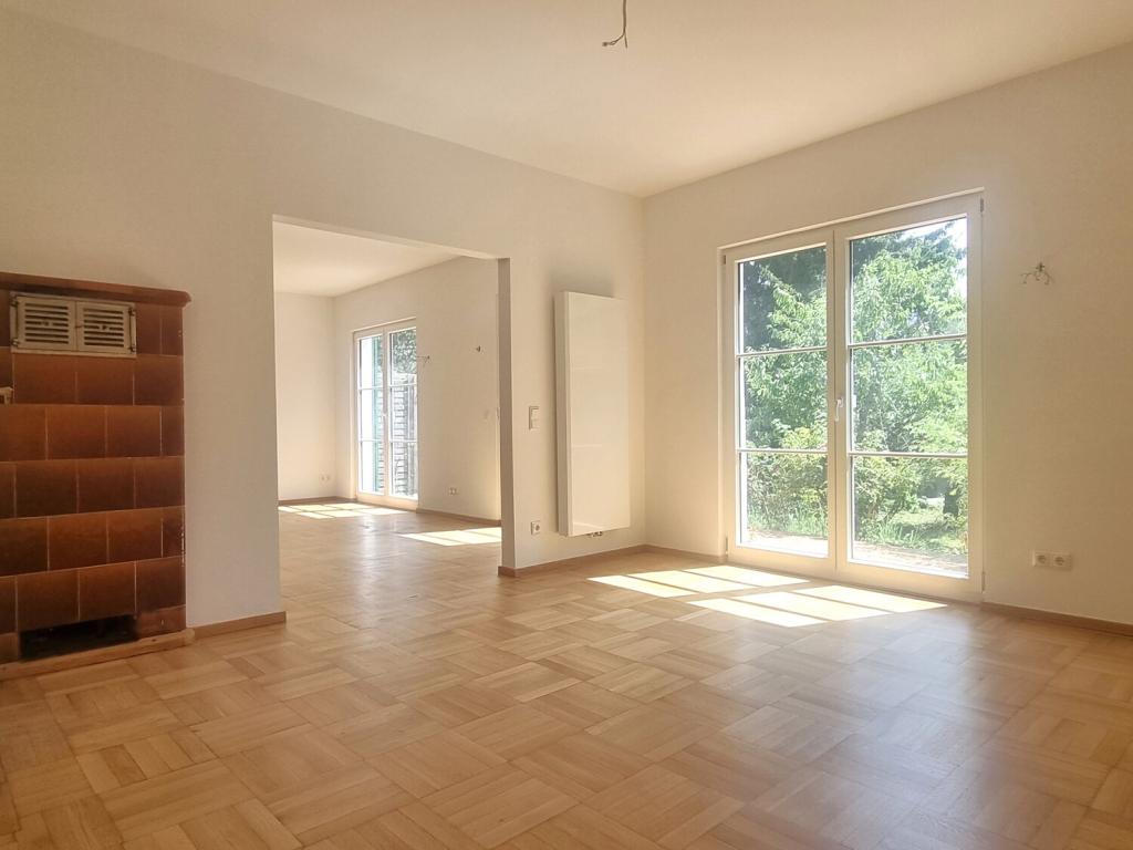 Erstbezug nach Sanierung – Stilvolle Doppelhaushälfte mit großem Garten in ruhiger Bestlage - Photo 2