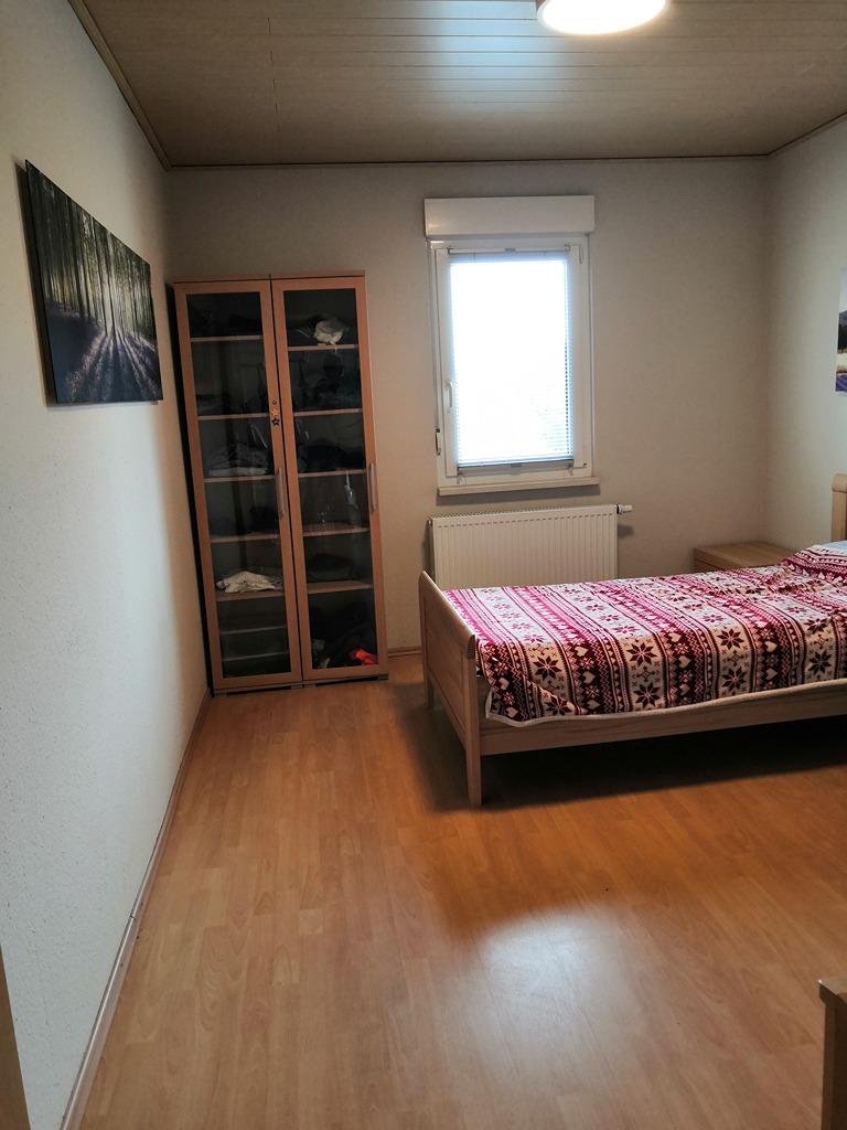 Schlafzimmer 1.jpg