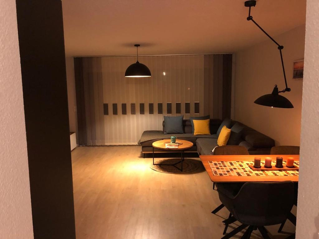 Anzeigevoll möbliert - moderne, ruhig gelegene 2-Zimmer-Wohnung im EG - Photo 1