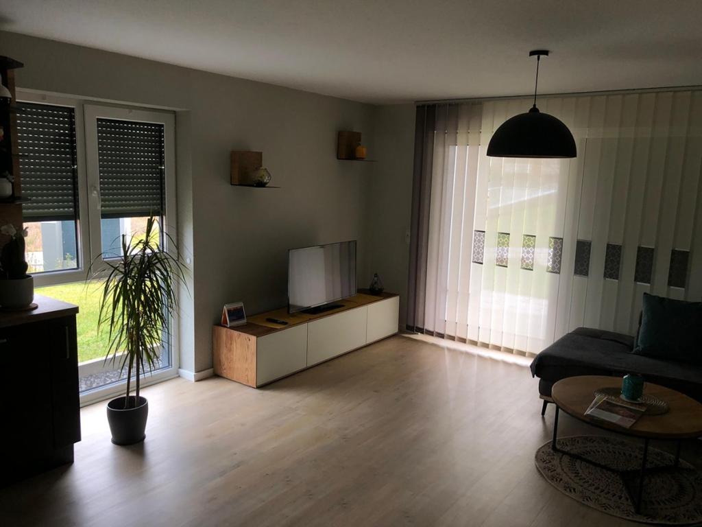 Anzeigevoll möbliert - moderne, ruhig gelegene 2-Zimmer-Wohnung im EG - Photo 3