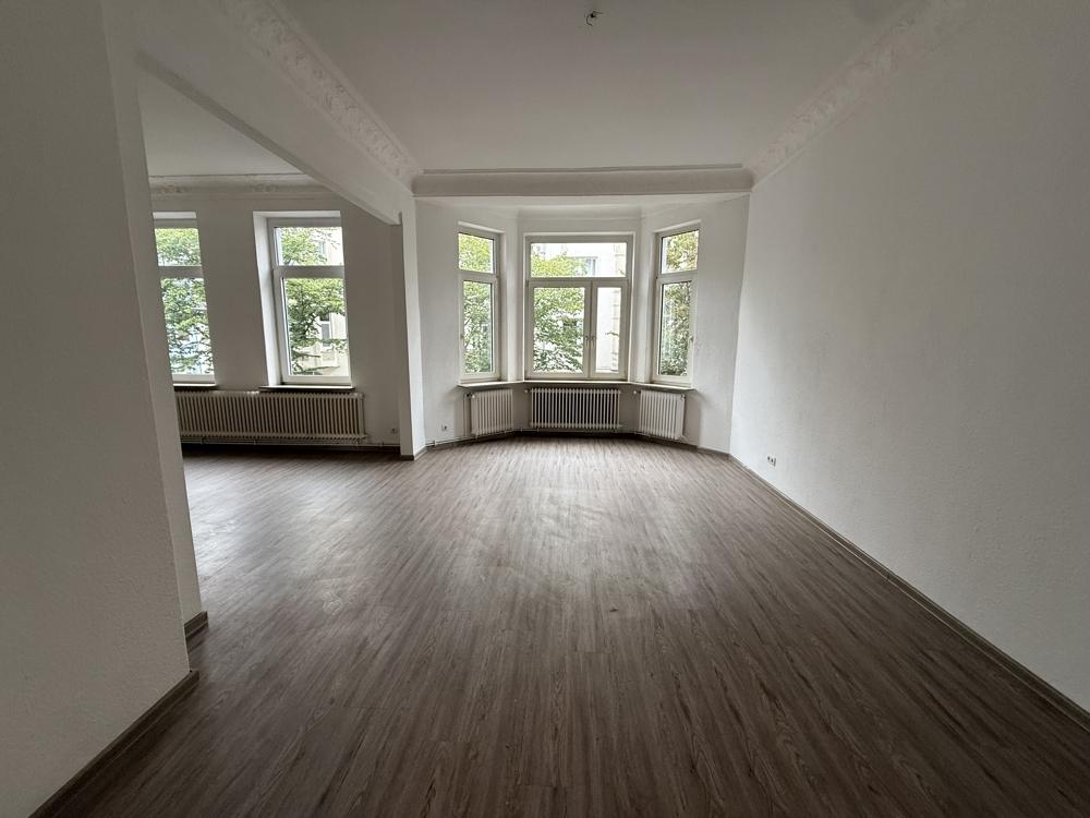 Stilvolle Altbauwohnung mit Balkon und moderner Küche in zentraler Lage - Foto 2
