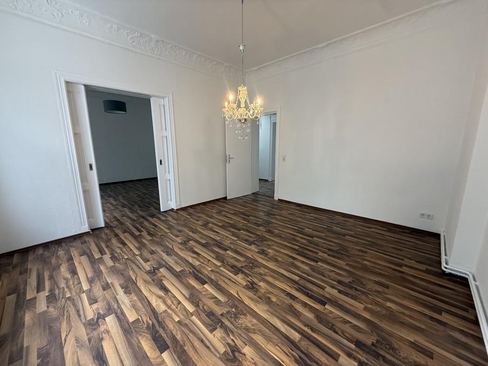 3-Zimmer Altbauwohnung mit Balkon und moderner Küche in zentraler Lage - Foto 4