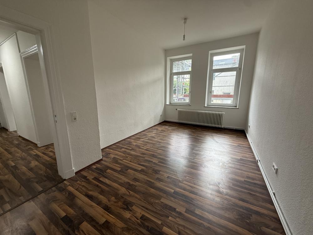 3-Zimmer Altbauwohnung mit Balkon und moderner Küche in zentraler Lage - Foto 2