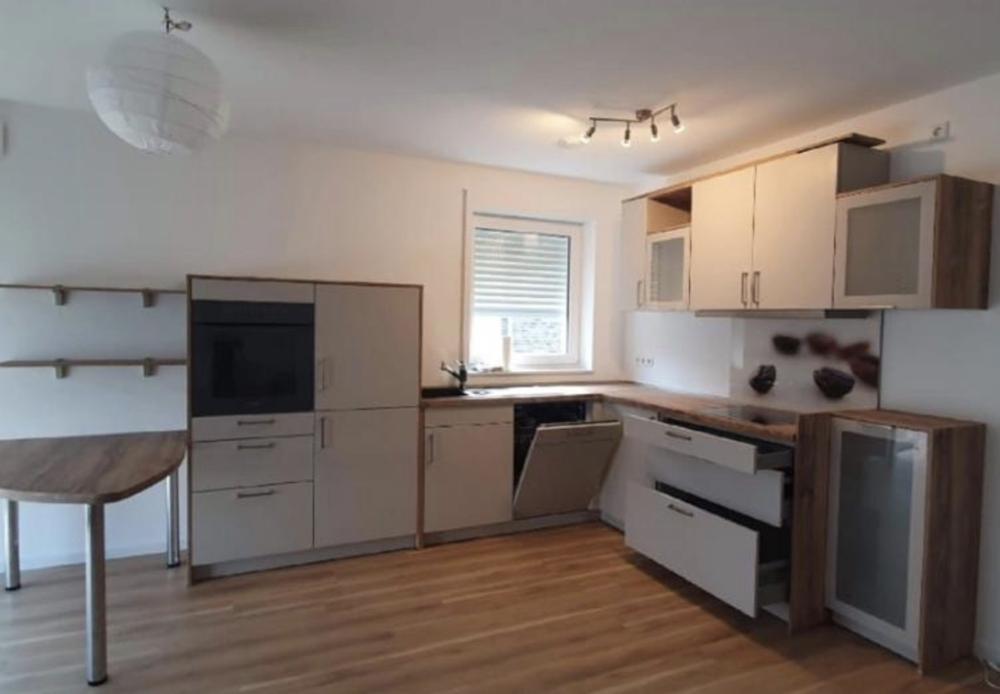 Schöne, moderne Etagenwohnung ab 01.12.2026 - 3 Zimmer, Küche, Bad inkl. Balkon und PKW-Stellplatz - Photo 2