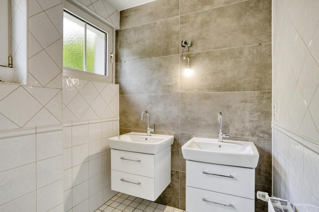 Badezimmer mit Tageslicht