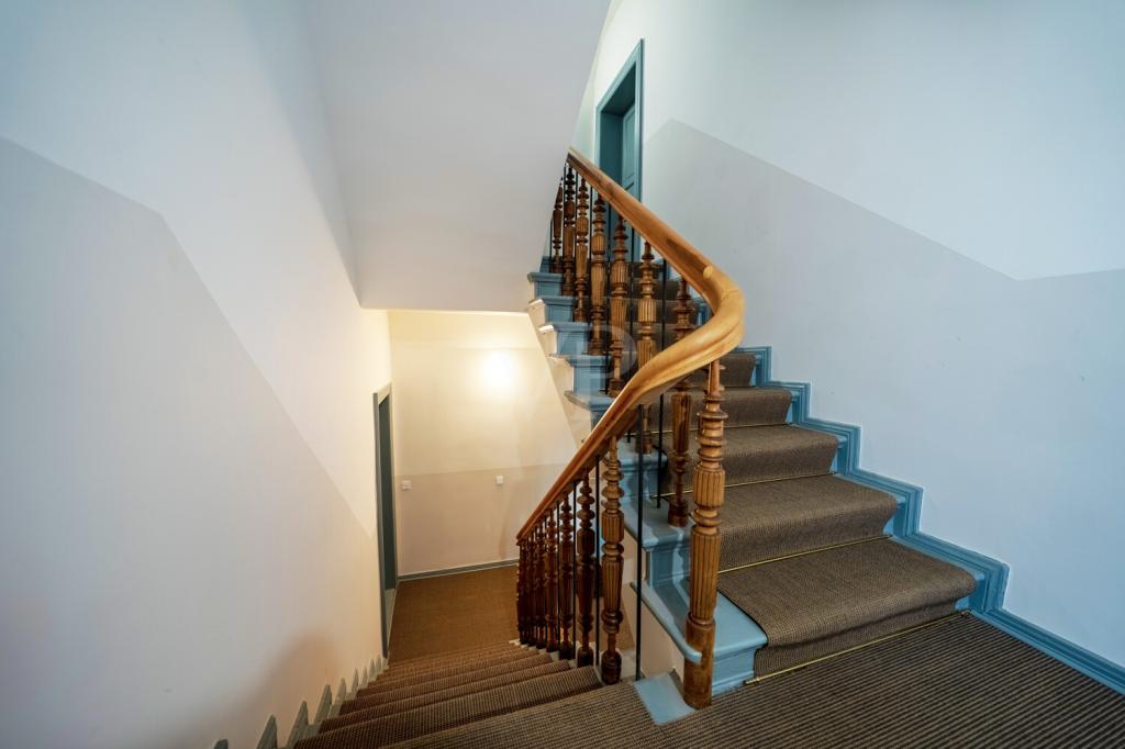 frisch saniertes Treppenhaus