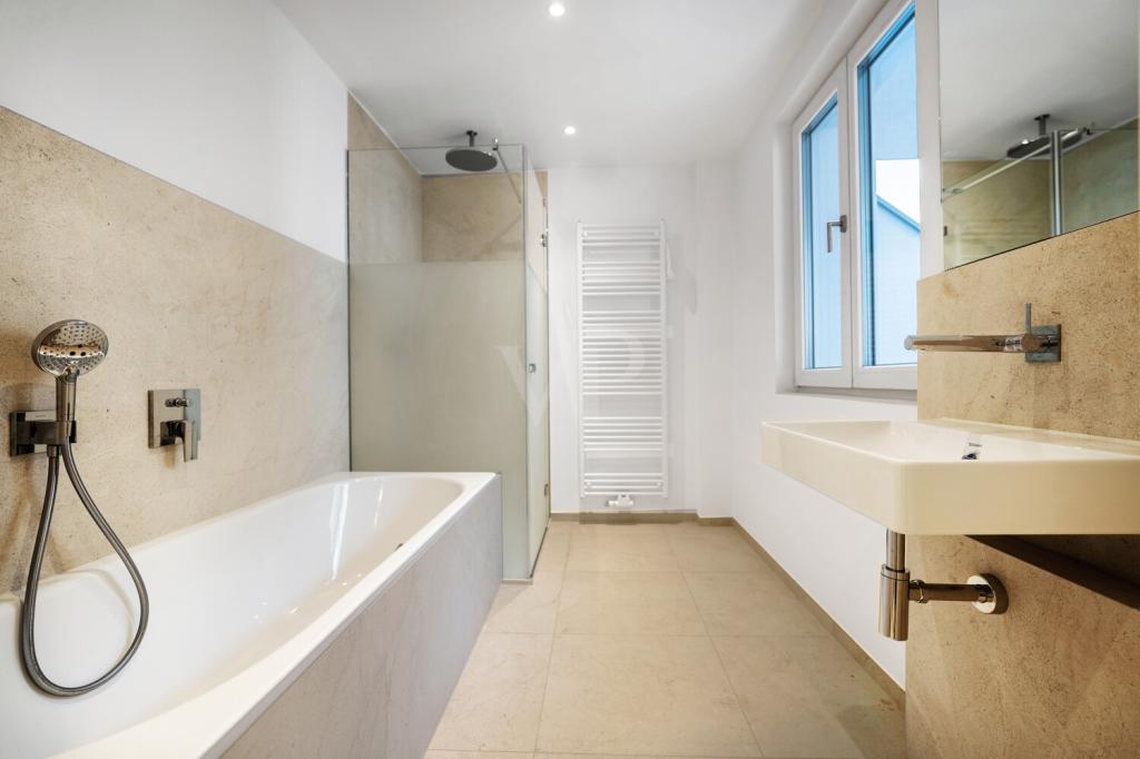 Dusch- und Wannenbad