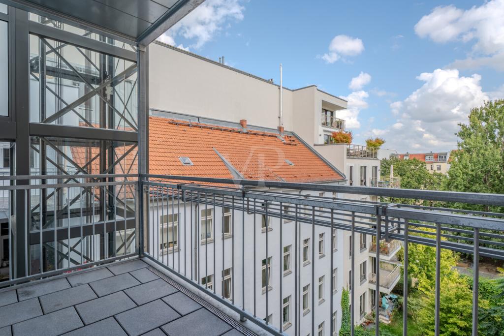 Südostbalkon mit Blick in den ruhigen Innenhof