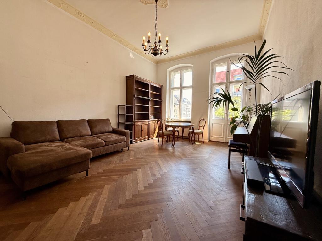 Altbauperle mit Balkon & Charme in ruhiger Lage - Foto 2