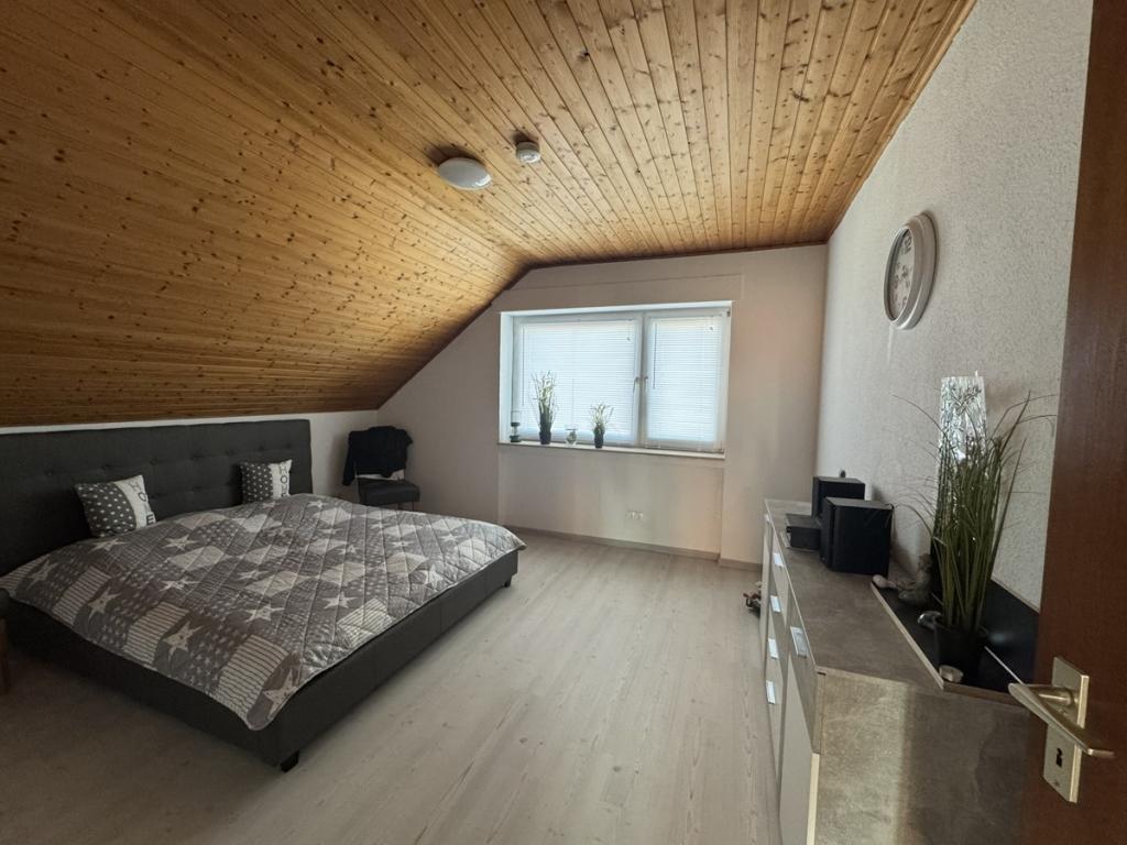 Schlafzimmer DG