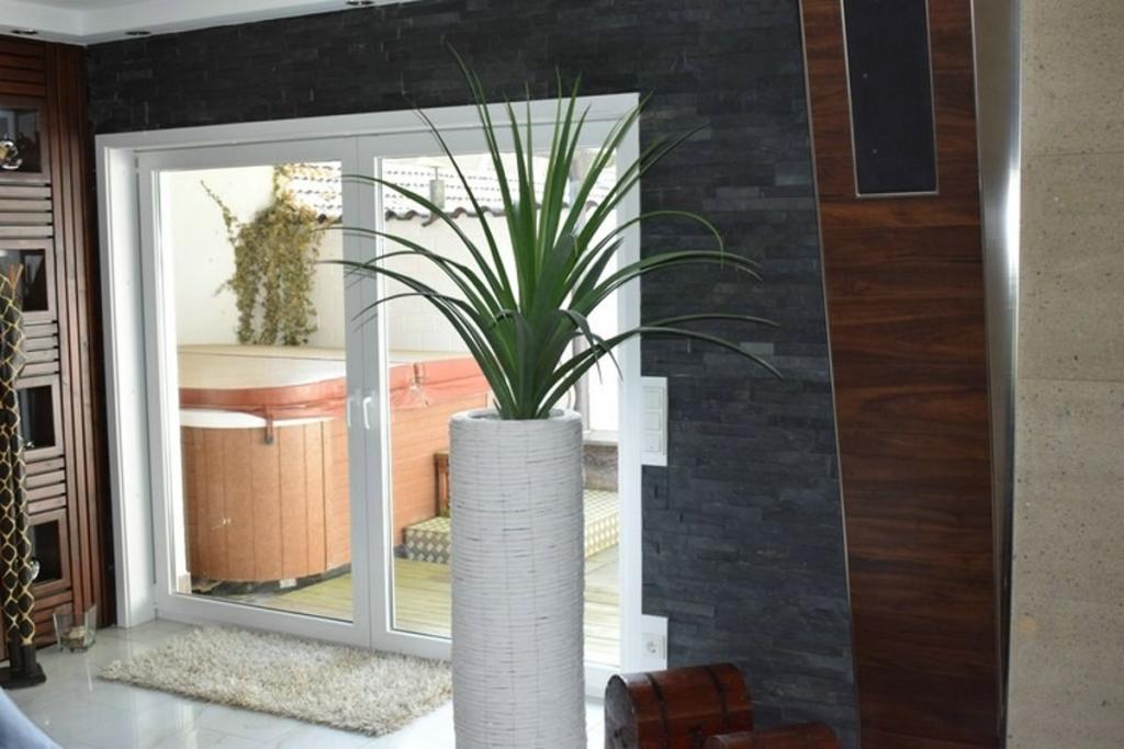 Wellness Bereich, Aussenterrasse Whirl-Pool