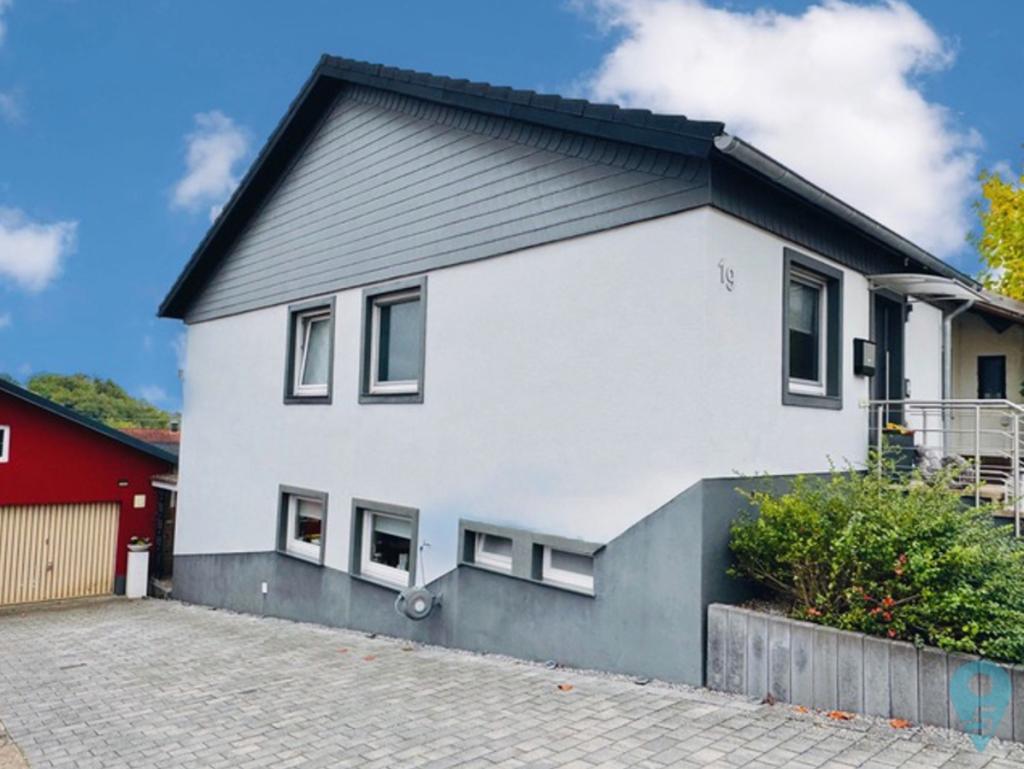 Aussenfoto3, gepflasterte Garageneinfahrt, Ansicht NO