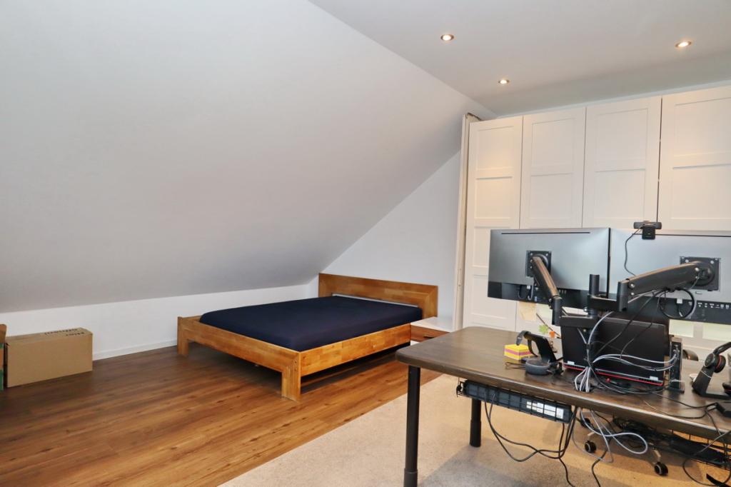 Schlafzimmer DG