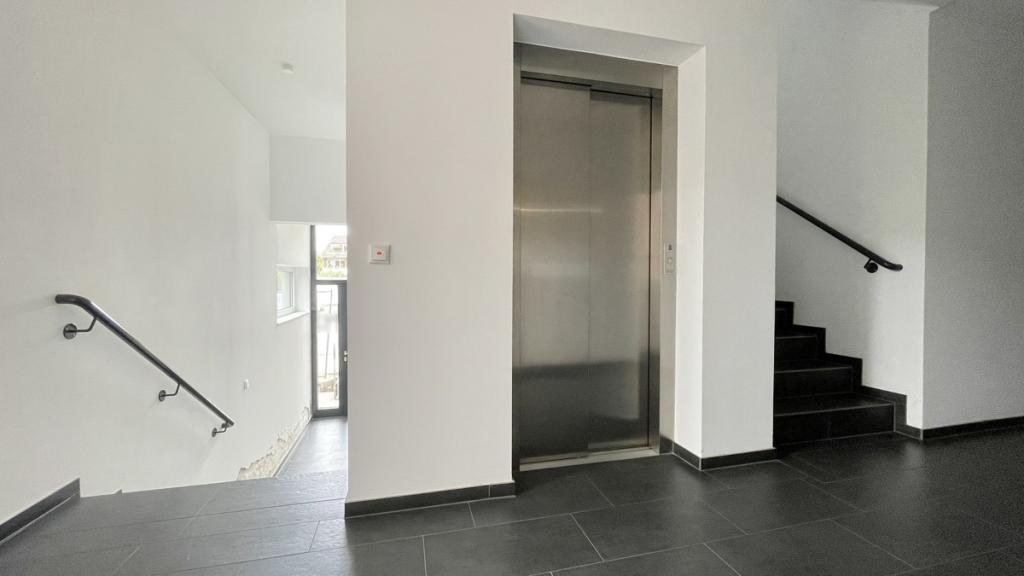Aufzug und Hausflur
