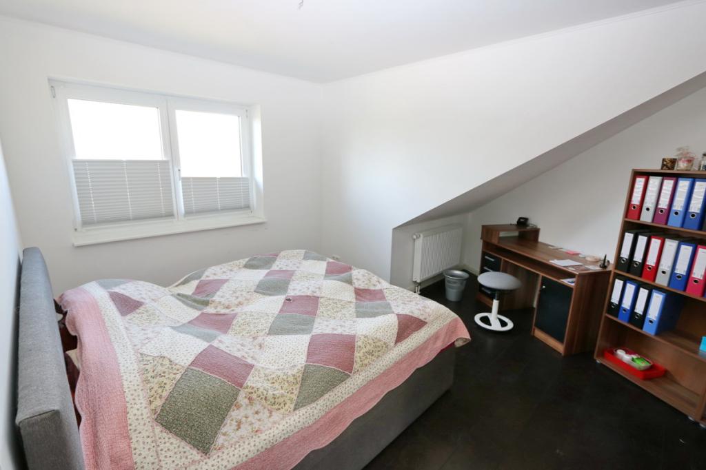 Schlafzimmer (2)
