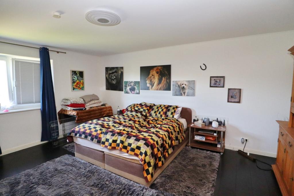 Schlafzimmer DG