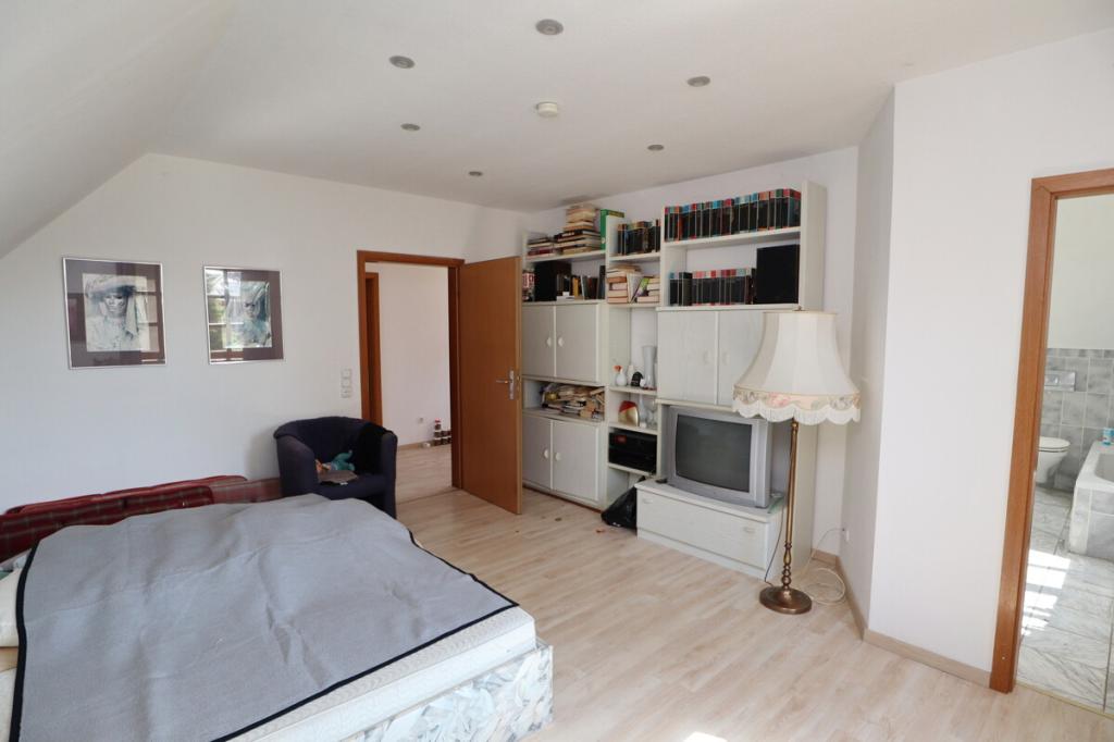 1. Schlafzimmer (2)