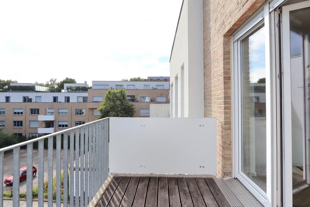 Homestaging Balkon (KI-generiert) - unmöbliert