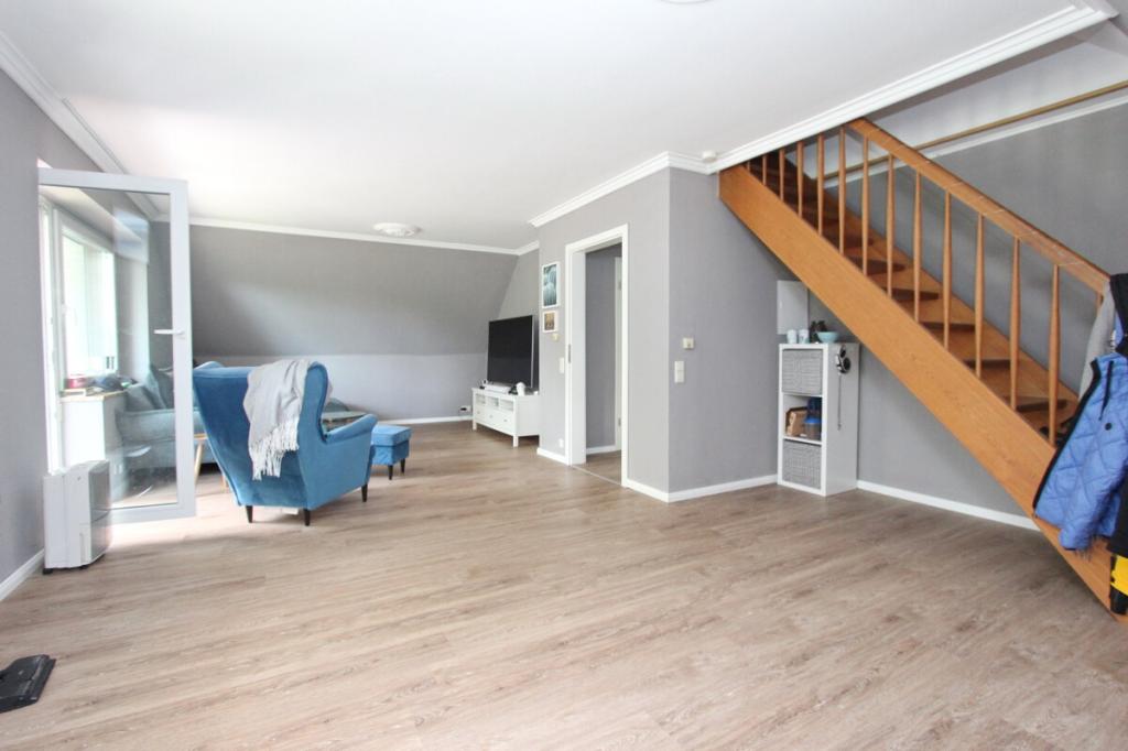 Großzügige 4-Zimmer-Wohnung mit ausgebautem Dachstudio & sonniger Dachterrasse in Kaltenkirchen - Photo 2