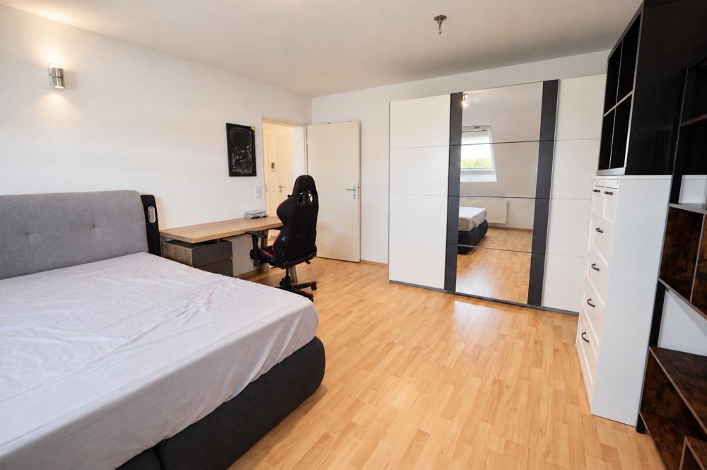 Cleveres Wohnkonzept: Lichtdurchflutete, möblierte 1,5-Zimmer-Wohnung mit optimalem Grundriss - Photo 2