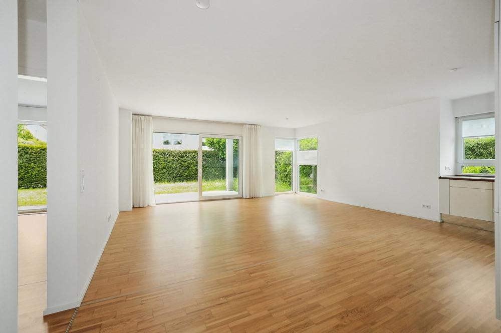 ++Moderne 4-Zimmer-Wohnung mit zwei Bädern, Terrasse & eigenem Garten++ - Foto 2