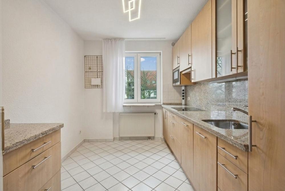 ++ Stilvolle Zwei-Zimmer-Wohnung mit Süd-Balkon in Bad Homburg ++ - Foto 2