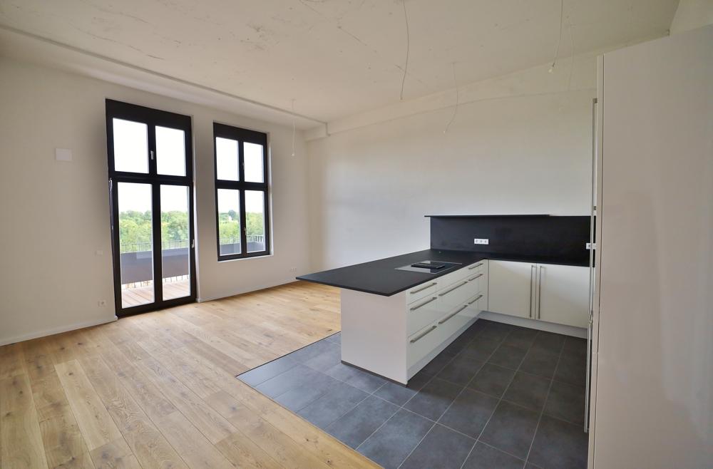 ++ Luxuriöses Wohnen mit industriellem Touch - 3 Zimmer mit Balkon und Mainblick ++ - Foto 1