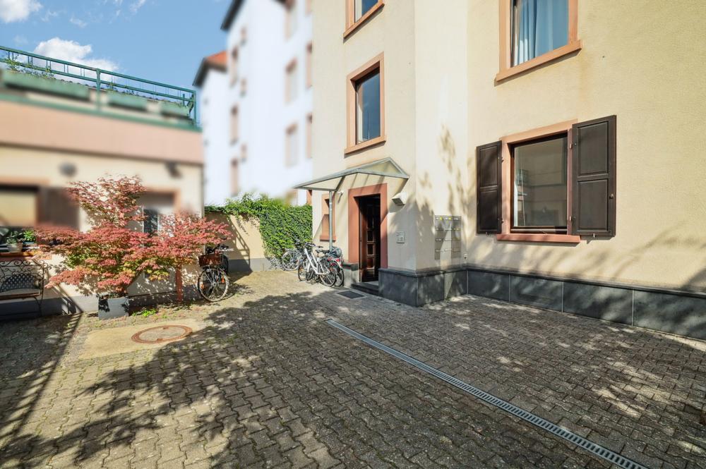 Charmanter Altbau: 2-Zimmer-Wohnung mit Einbauküche in Niederrad - Photo 4