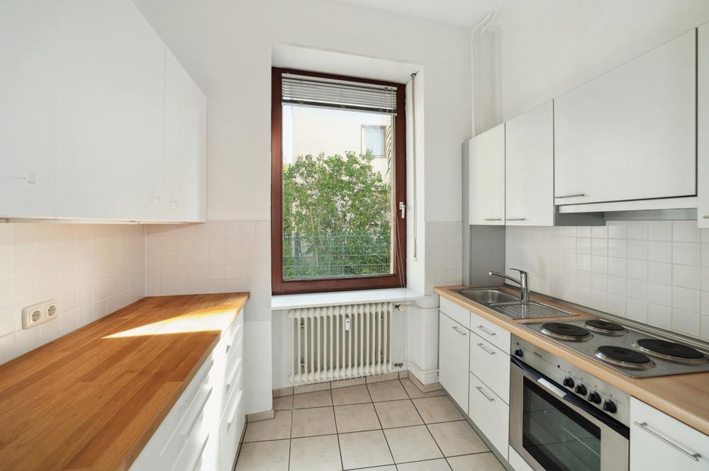 Charmanter Altbau: 2-Zimmer-Wohnung mit Einbauküche in Niederrad - Photo 1