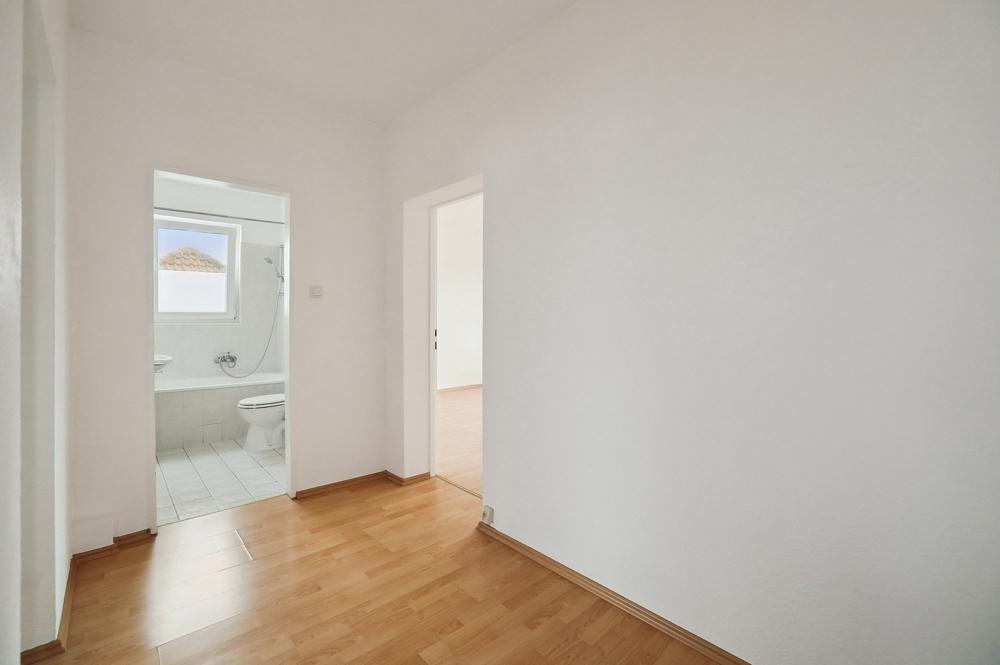 ++Lichtdurchflutete 2-Zimmer-Wohnung mit sonnigem Balkon, Einbauküche & PKW-Stellplatz++ - Photo 5