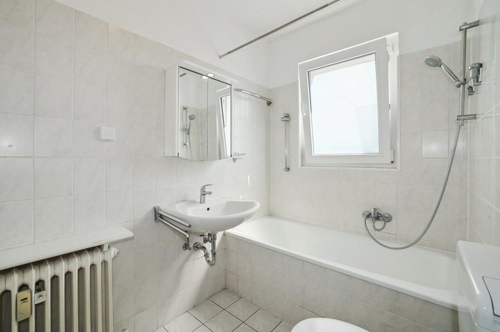 ++Lichtdurchflutete 2-Zimmer-Wohnung mit sonnigem Balkon, Einbauküche & PKW-Stellplatz++ - Photo 4