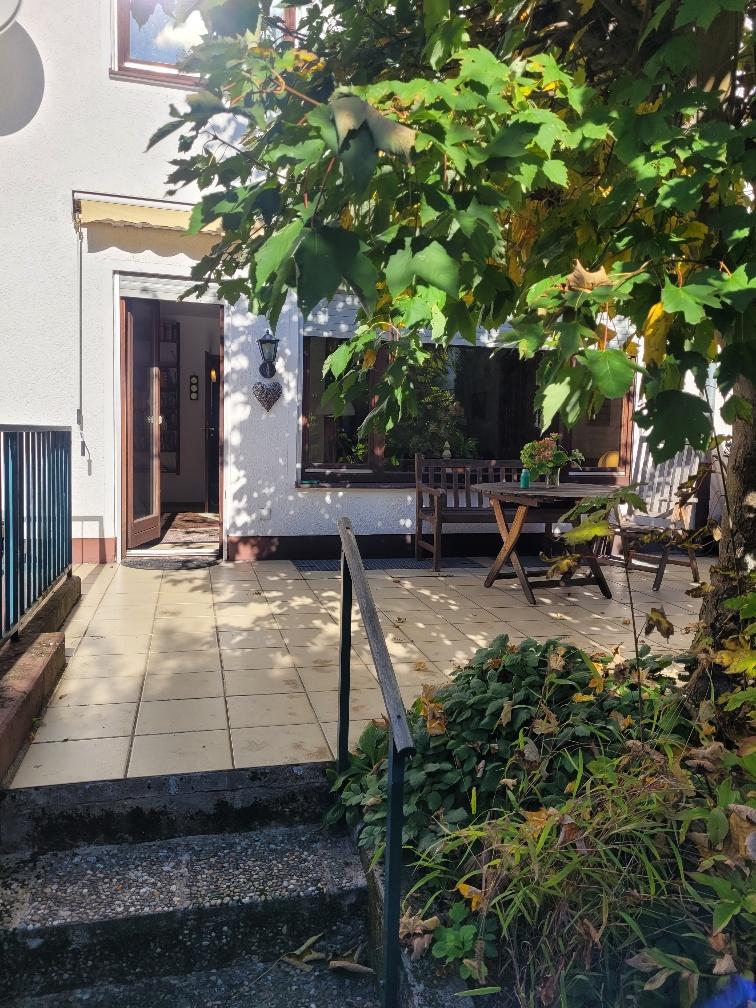 Kelleraussentreppe links