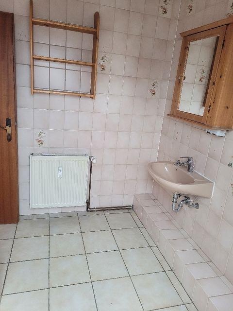 Großzügige 2-Zimmer-Wohnung im Dachgeschoss in ruhiger Lage - Photo 2