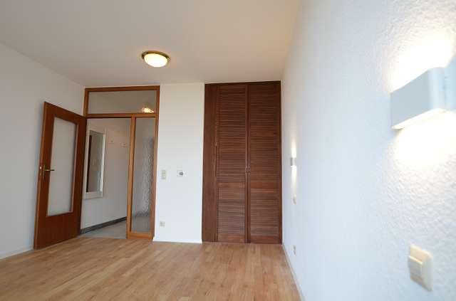 Studenten oder Berufstätige - 1Zi-Apt. mit Stellplatz - Bus gegenüber - Einkaufen um die Ecke - Foto 2