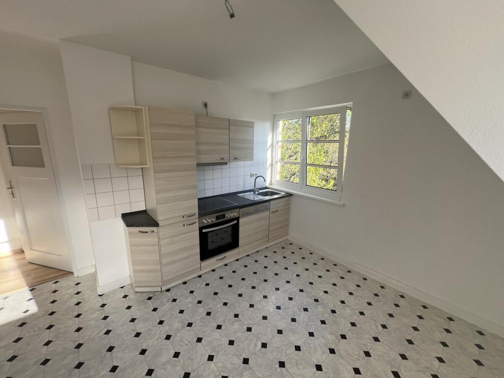 2-Zi.-Dachgeschoss-Wohnung mit Einbauküche! - Foto 1