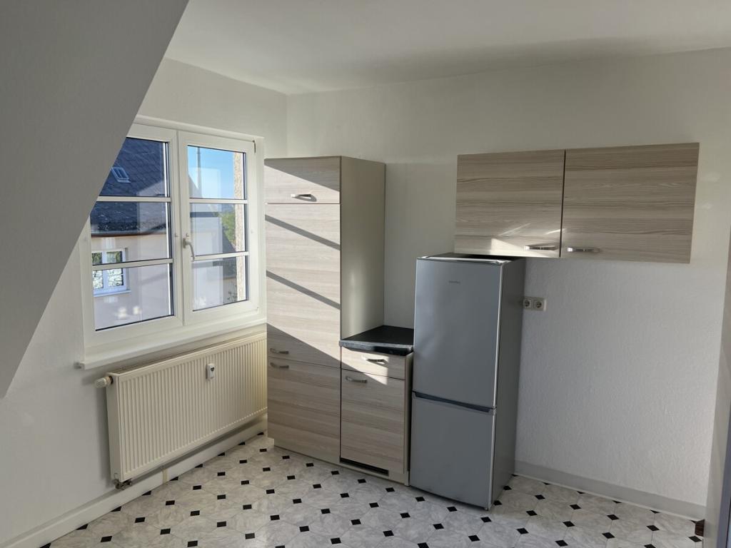 2-Zi.-Dachgeschoss-Wohnung mit Einbauküche! - Foto 2