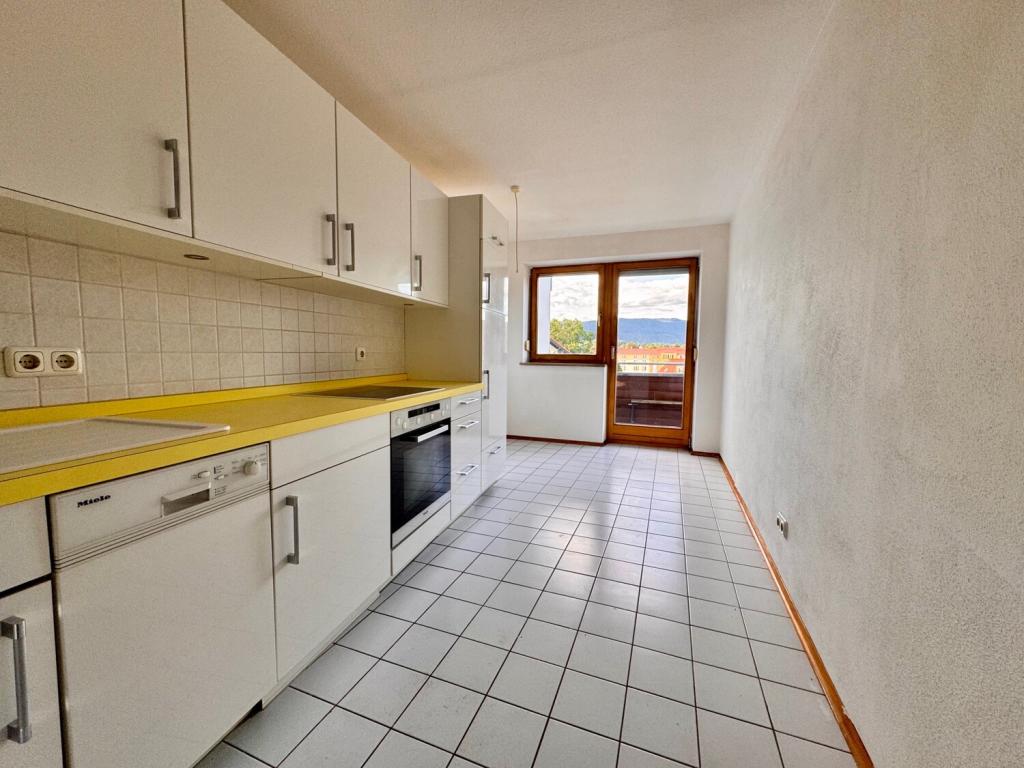 Küche mit Balkon-Zugang