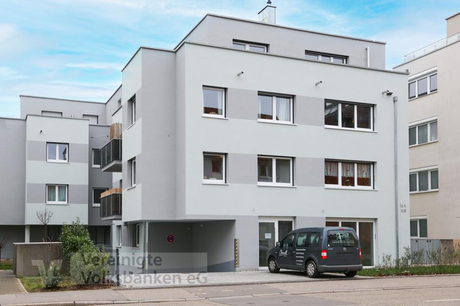 Neuwertige Wohnung mit Balkon + TG-Stellplatz in zentraler Lage! - Foto 3
