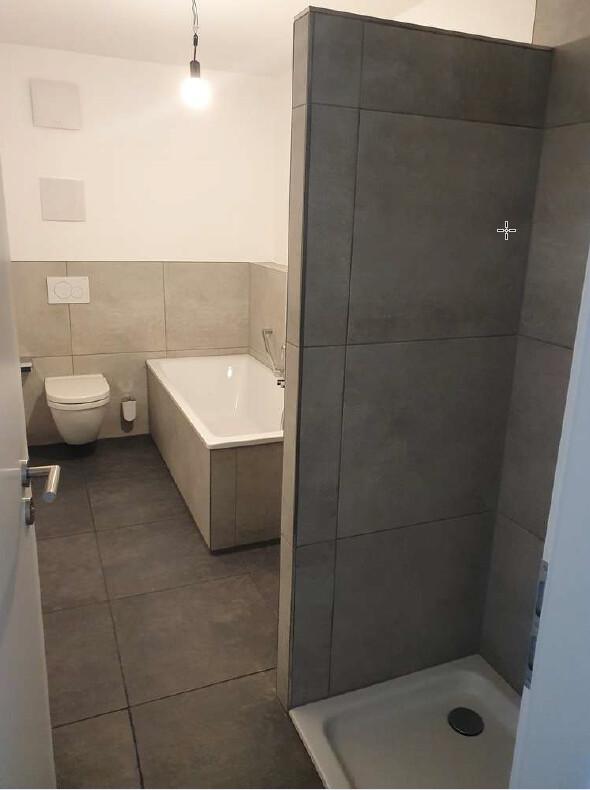 Neuwertige Wohnung mit Balkon + TG-Stellplatz in zentraler Lage! - Foto 2