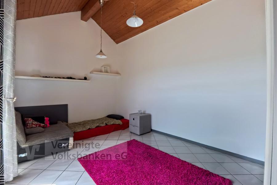 Charmante Dachgeschosswohnung mit Balkon in ruhiger Lage von Altdorf - Foto 4