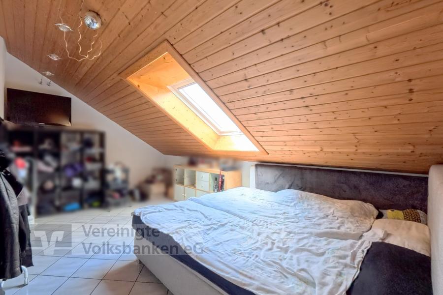 Charmante Dachgeschosswohnung mit Balkon in ruhiger Lage von Altdorf - Foto 3