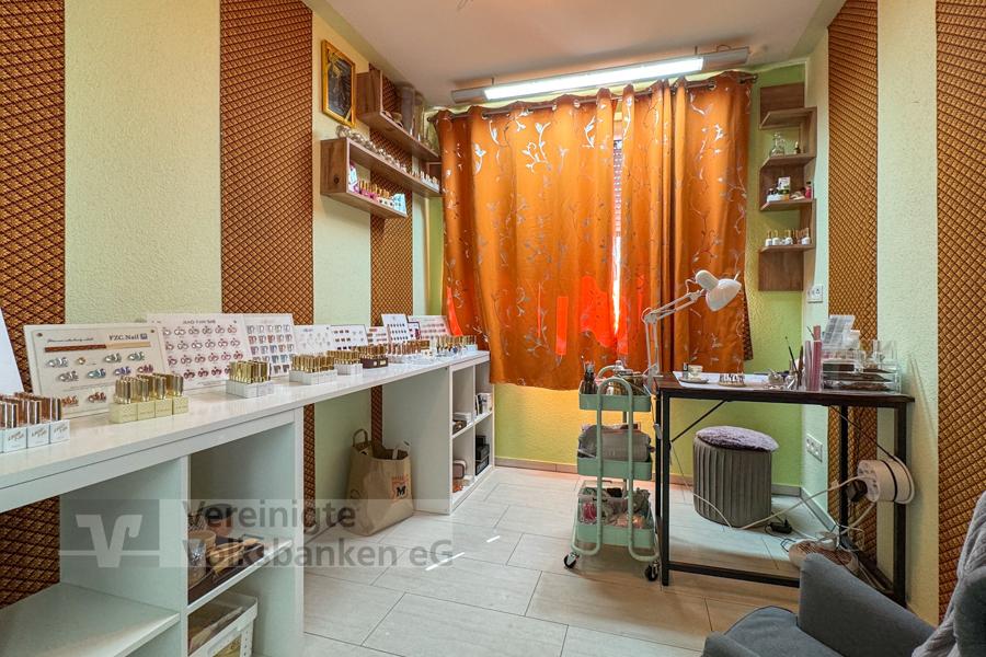 Nagelstudio/Büro-Haupthaus