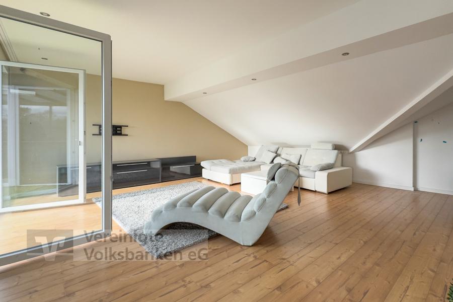 Einzigartige Dachgeschosswohnung mit überdachtem Balkon und schöner Galerie in Sindelfingen zu vermieten! - Foto 3