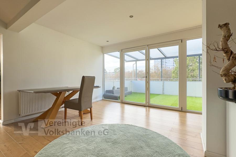 Einzigartige Dachgeschosswohnung mit überdachtem Balkon und schöner Galerie in Sindelfingen zu vermieten! - Foto 1