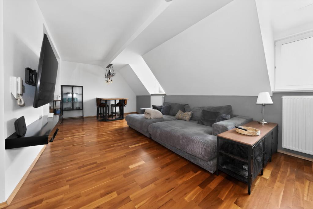 3-Zimmer-Maisonette im Dachgeschoss mit Aufzug, zentral in Aichach - Photo 2