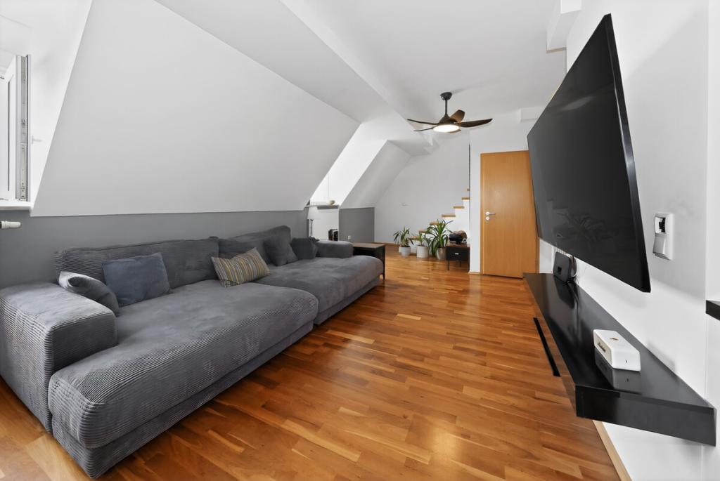 3-Zimmer-Maisonette im Dachgeschoss mit Aufzug, zentral in Aichach - Photo 1