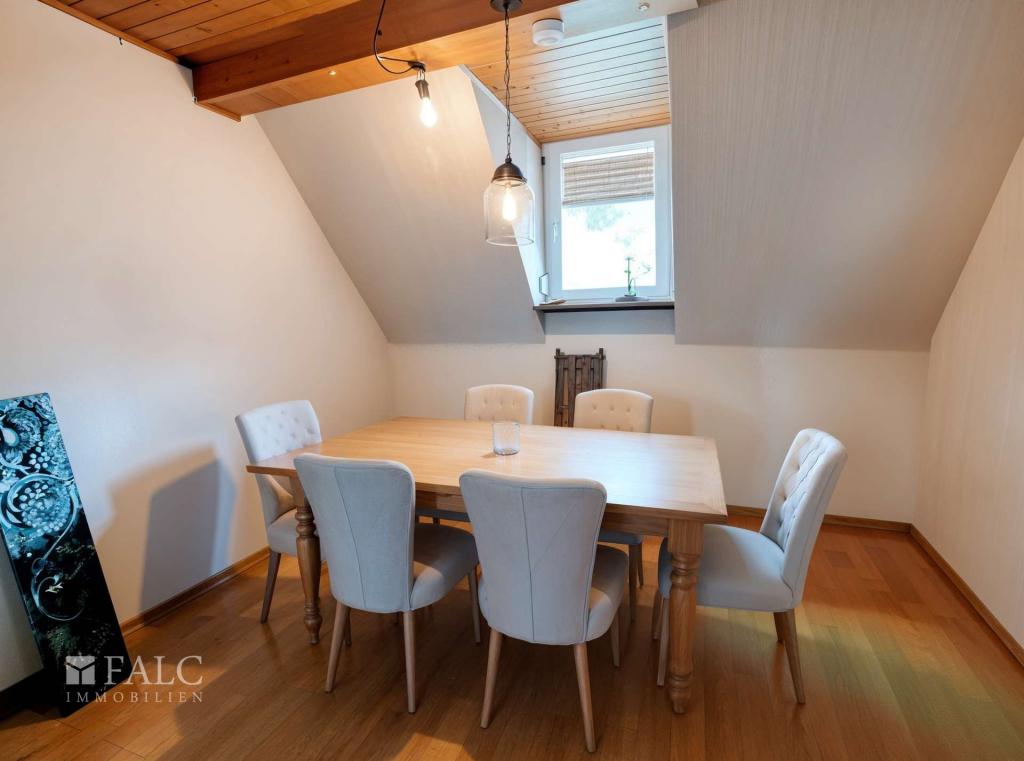 OG Esszimmer - Esszimmer, Landhaus - (KI generiert)